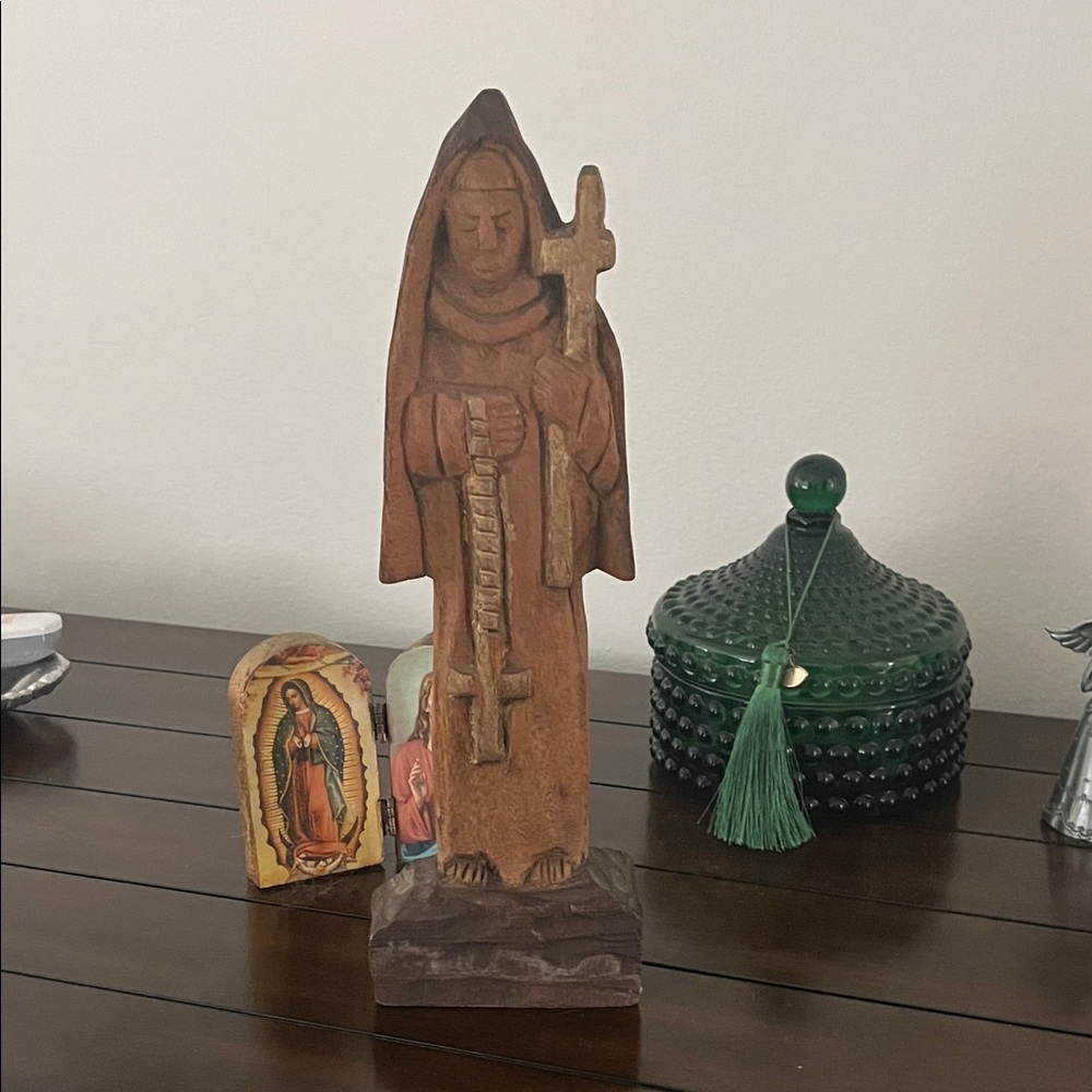 Vintage / Antique Handcarved Hardwood Ecuadorian with Golden Rosary & Cross - Picture 6 of 12
